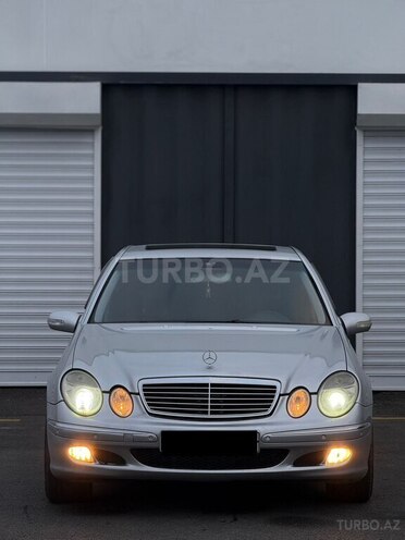 Mercedes E 270-1