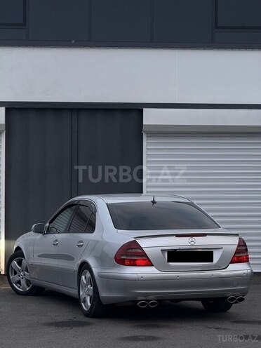 Mercedes E 270-4