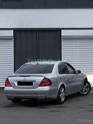 Mercedes E 270-3