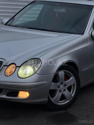 Mercedes E 270-6