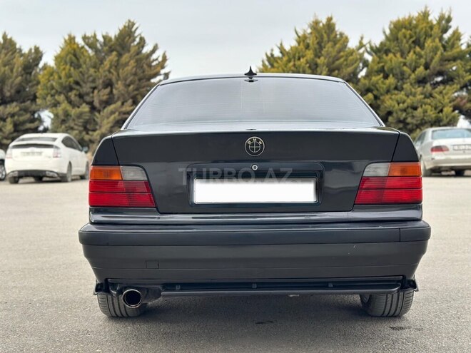 BMW 318-4