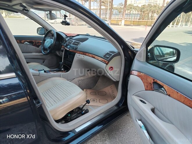 Mercedes E 320-11