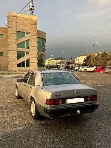 Mercedes 190-4
