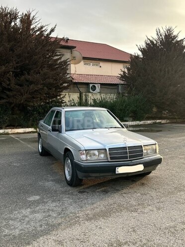 Mercedes 190-2