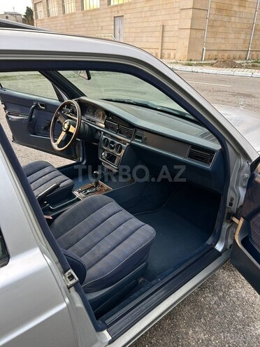 Mercedes 190-12