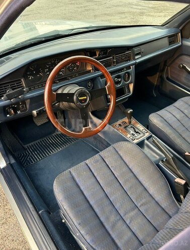 Mercedes 190-11