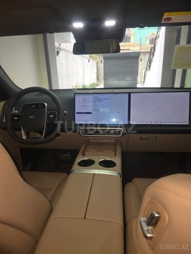 Li Auto L7-8