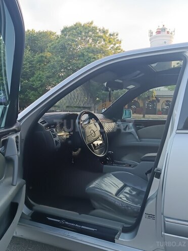 Mercedes E 320-3