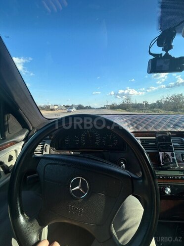 Mercedes E 320-5