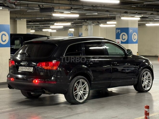 Audi Q7-4