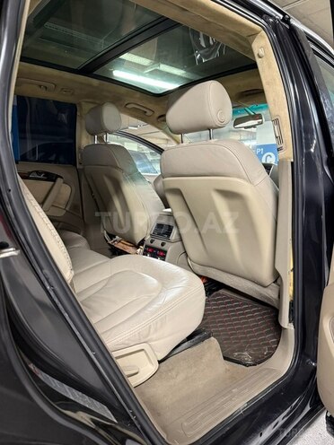 Audi Q7-8