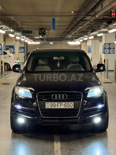Audi Q7-1