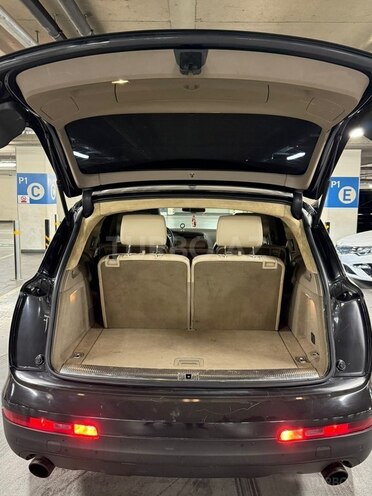 Audi Q7-7