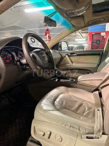 Audi Q7-10