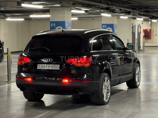 Audi Q7-5