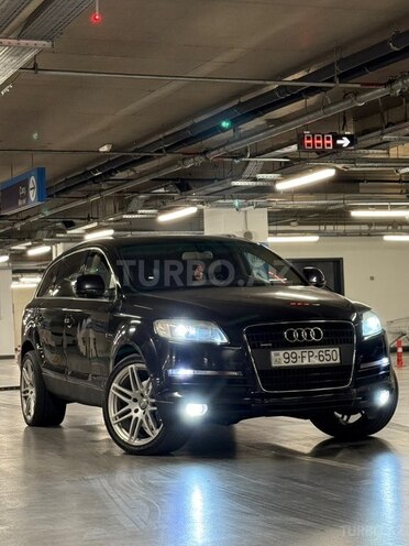 Audi Q7-6