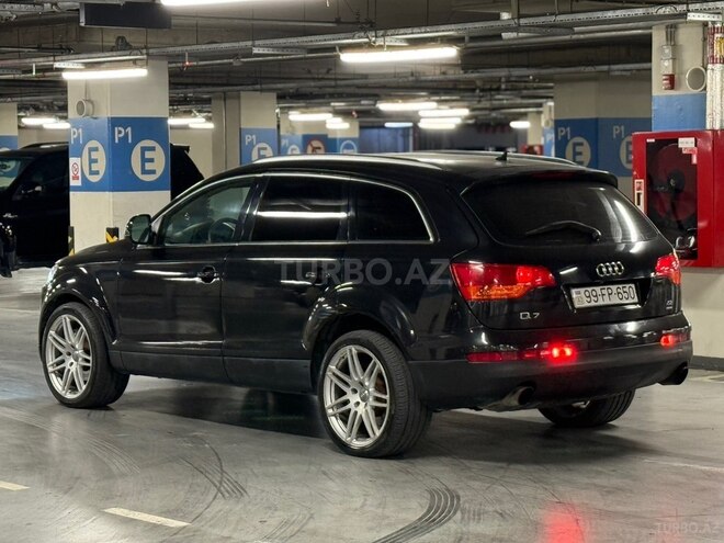 Audi Q7-13