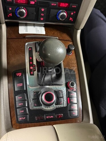 Audi Q7-15