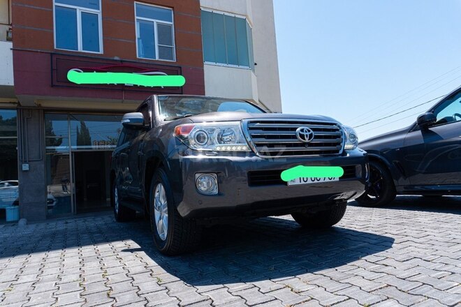 Toyota Land Cruiser-6