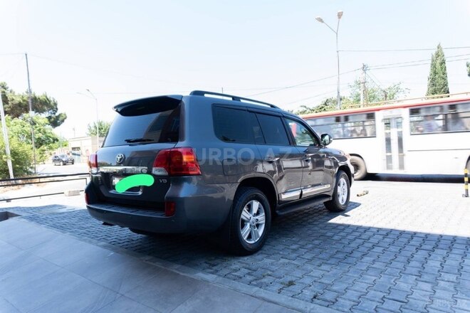 Toyota Land Cruiser-10