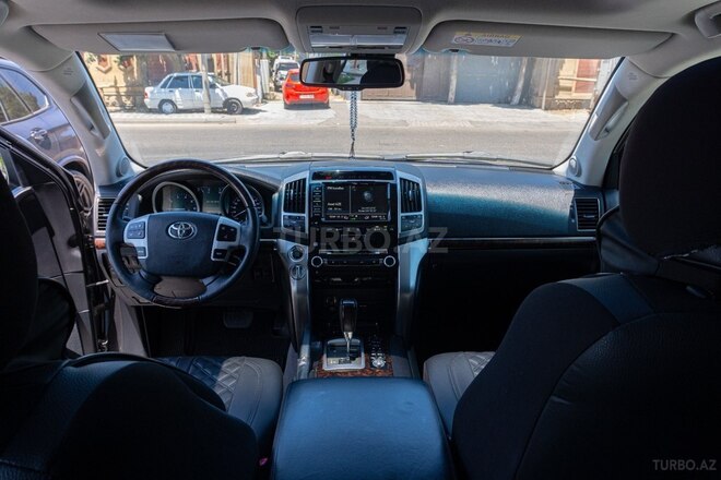 Toyota Land Cruiser-18