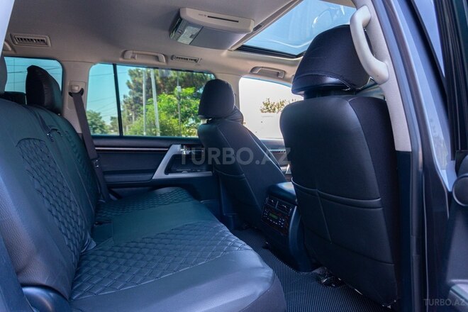 Toyota Land Cruiser-16
