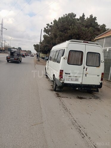 Ford Transit-6