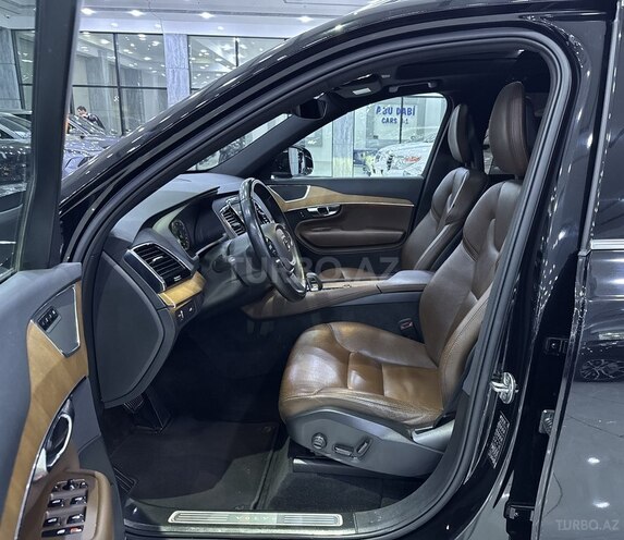 Volvo XC90-11
