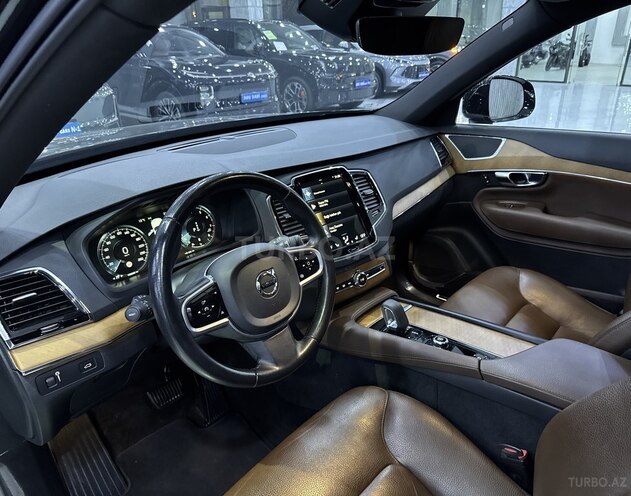 Volvo XC90-9