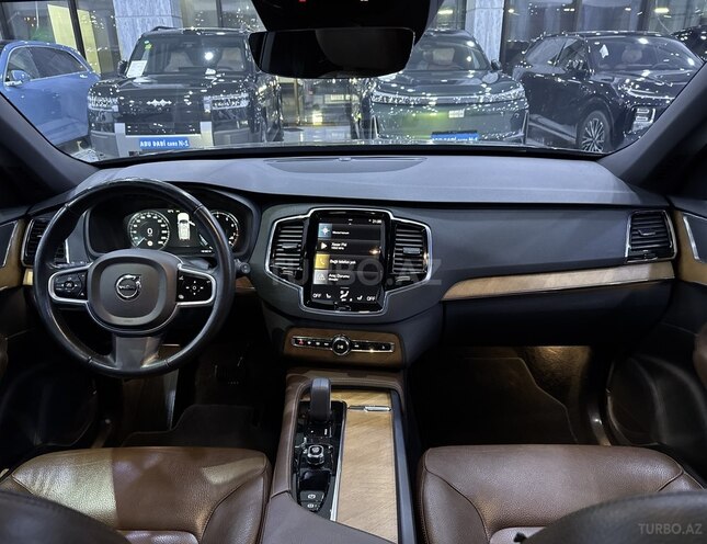 Volvo XC90-8