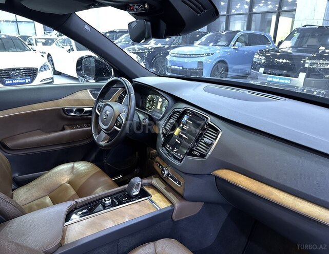 Volvo XC90-10