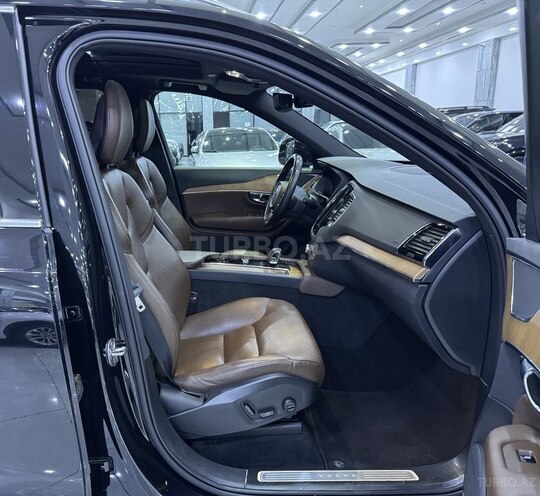 Volvo XC90-12