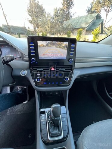 Hyundai IONIQ-14