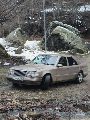 Mercedes E 250 1993, 339,000 km - 2.5 l - Bakı