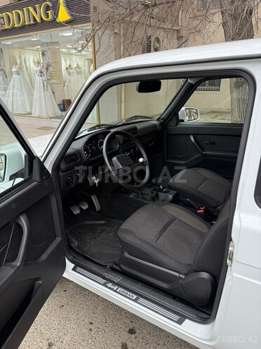 LADA (VAZ) Niva-9
