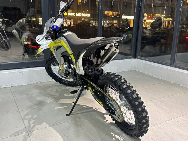Mikilon Defender H57 250 CC-6