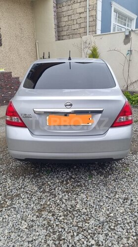 Nissan Tiida-3