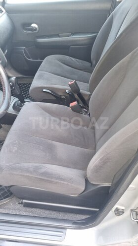 Nissan Tiida-4
