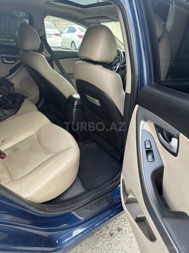 Hyundai Elantra-8