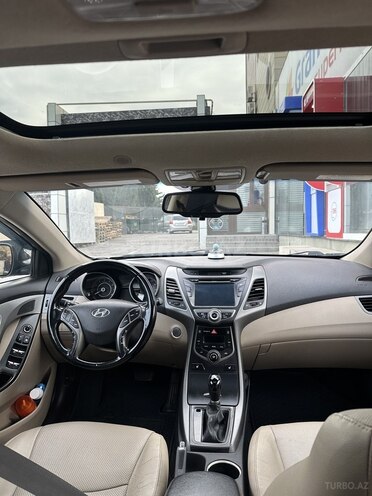 Hyundai Elantra-9