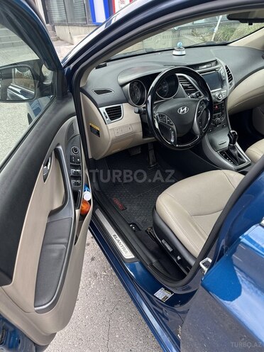 Hyundai Elantra-10