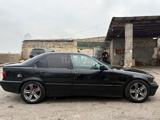 BMW 318-2