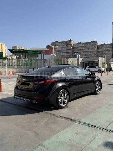 Hyundai Elantra-4