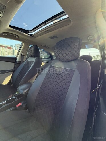 Hyundai Elantra-10