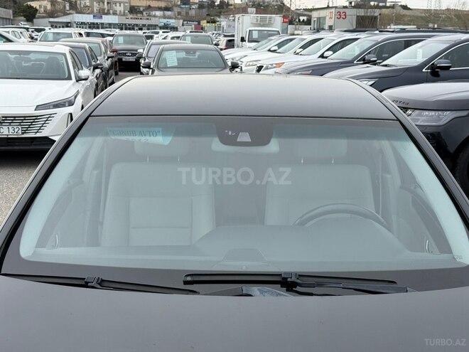 Mercedes E 220-11