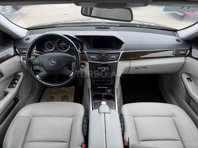 Mercedes E 220-12