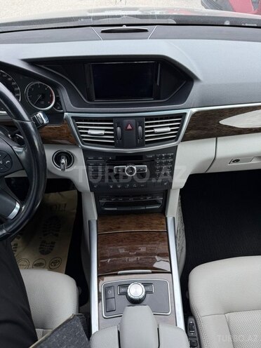 Mercedes E 220-13