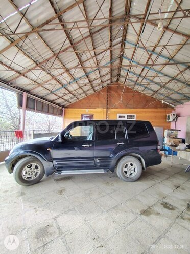 Mitsubishi Pajero-2
