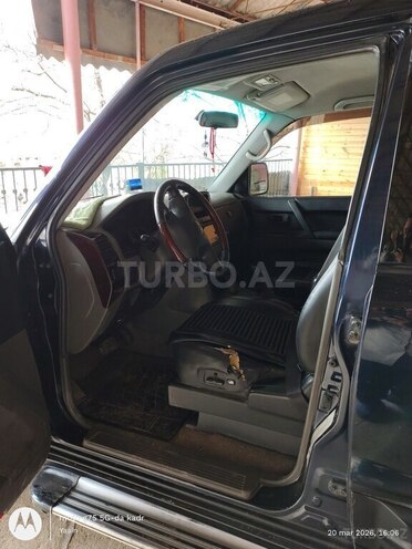 Mitsubishi Pajero-8