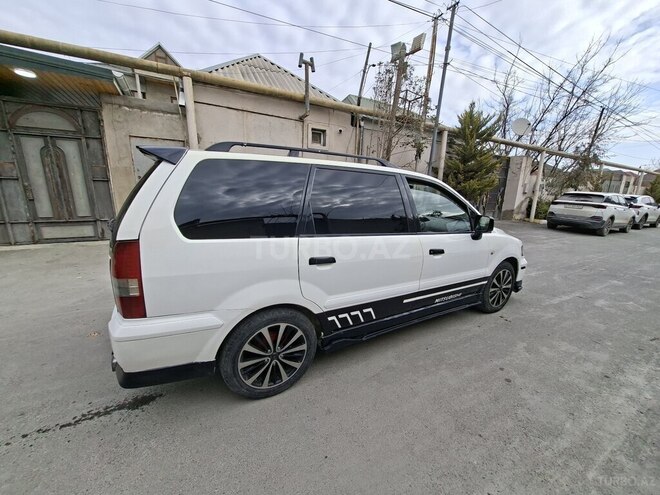 Mitsubishi Chariot-6
